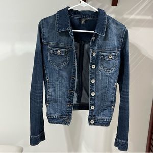 Streetwear Medium women’s distressed jean jacket
